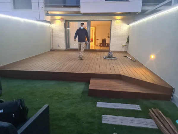 instalación de tarima exterior en instalacion tarima exterior - proceso de instalación mostrando acabado perfecto