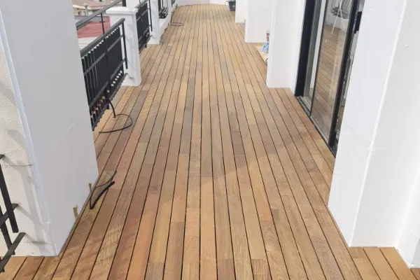 instalación de tarima exterior en  - después de la instalación