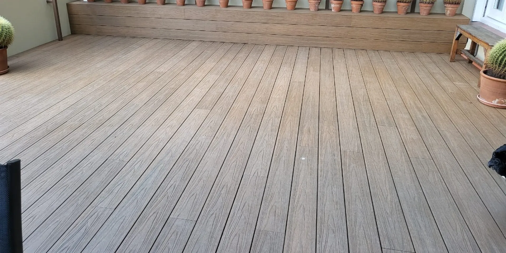 Fondo de llamada a la acción para instalacion tarima exterior en cerdanyola-del-valles