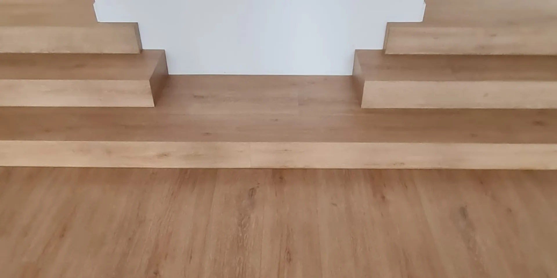 Fondo de llamada a la acción para instalacion suelo laminado en ripollet