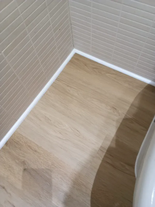 instalación de suelo laminado hogar en Ripollet - trabajo profesional mostrando vista detallada