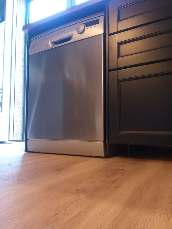 instalación de suelo laminado propiedad en Gavà - vista del proyecto mostrando acabado perfecto