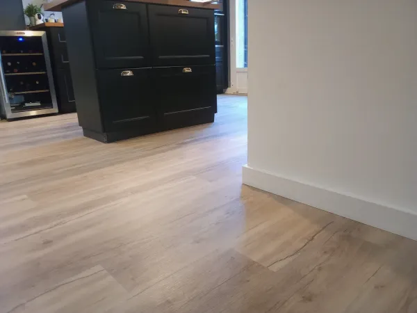 instalación de suelo laminado en instalacion suelo laminado - vista del proyecto mostrando acabado perfecto