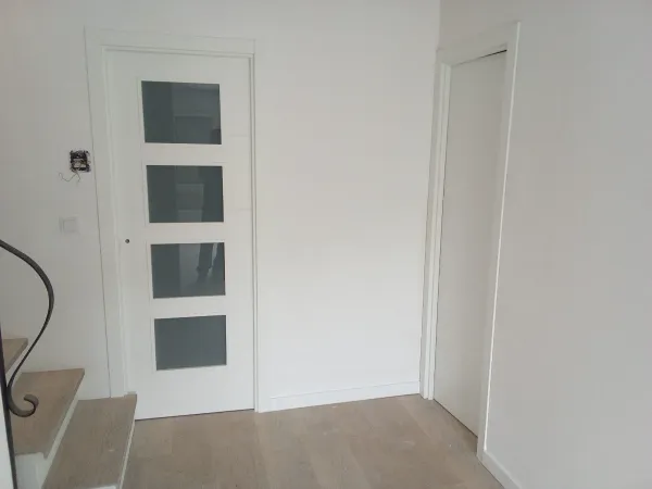 instalación de puertas nuevas en instalacion puertas nuevas - vista del proyecto mostrando acabado perfecto