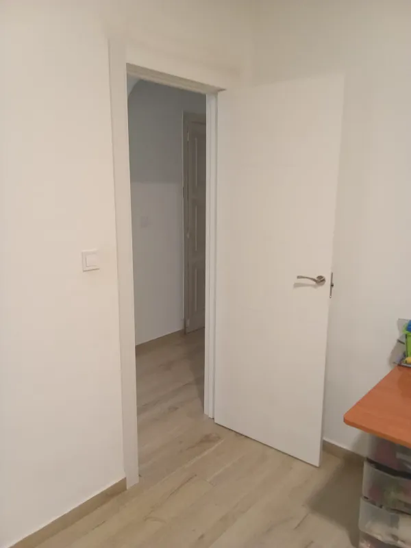 instalación de puertas nuevas en instalacion puertas nuevas - detalle de acabado mostrando vista detallada