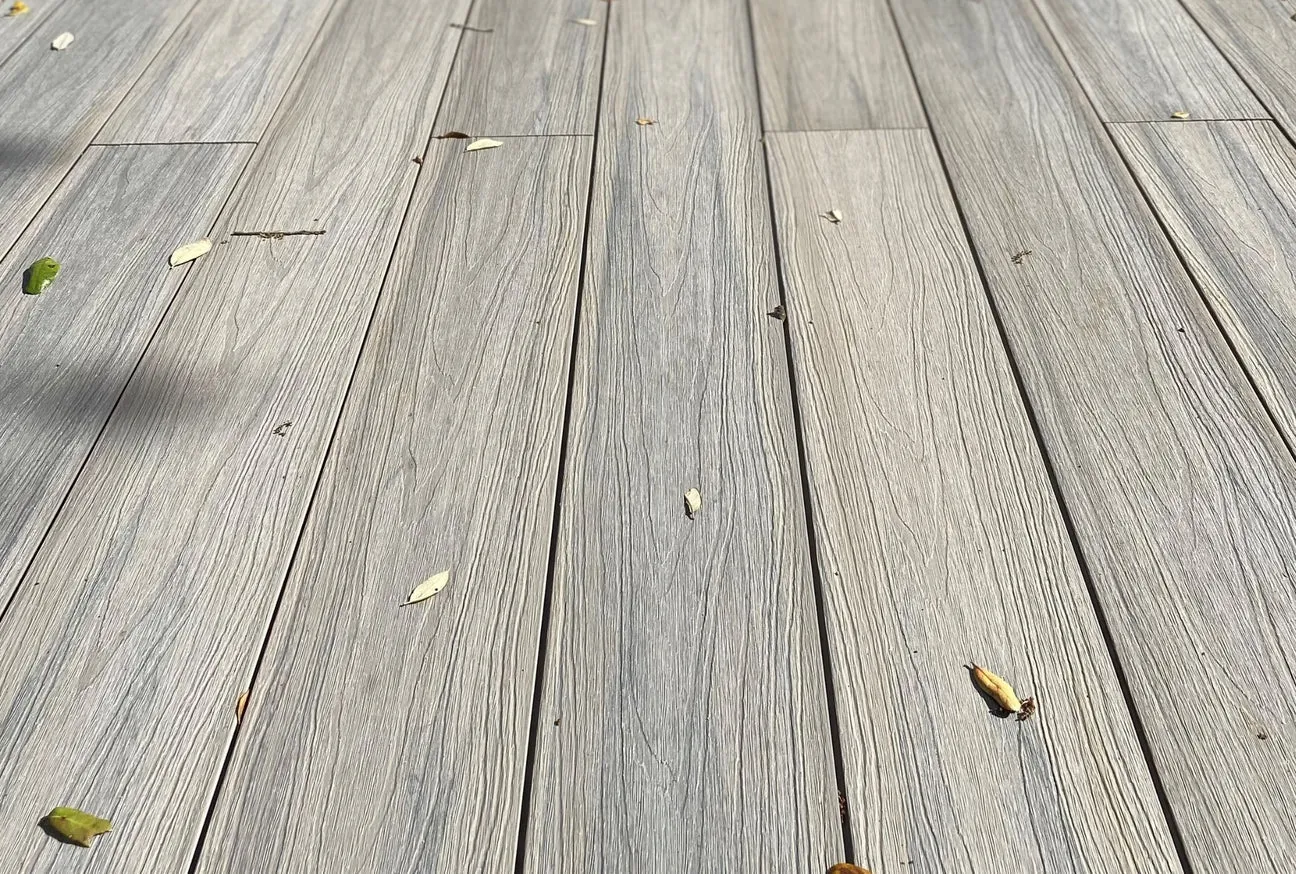 Superficie homogénea sin huecos — tarima exterior Exterpark