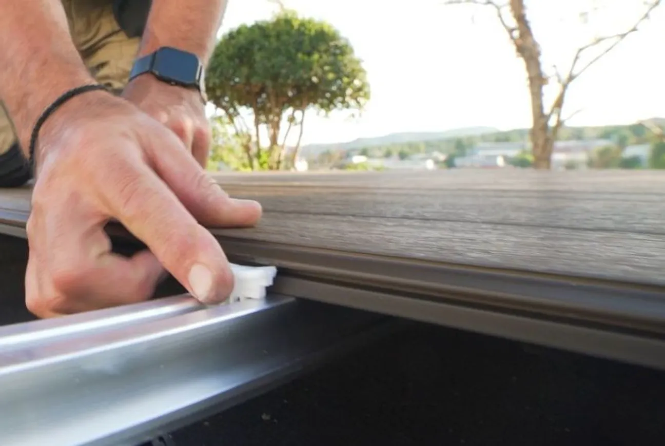 Sin tornillos — clip magnético Exterpark