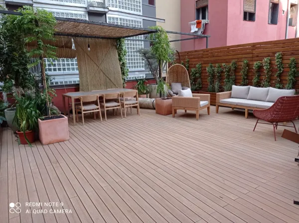 instalación de tarima exterior en instalacion tarima exterior - vista del proyecto mostrando proceso de trabajo