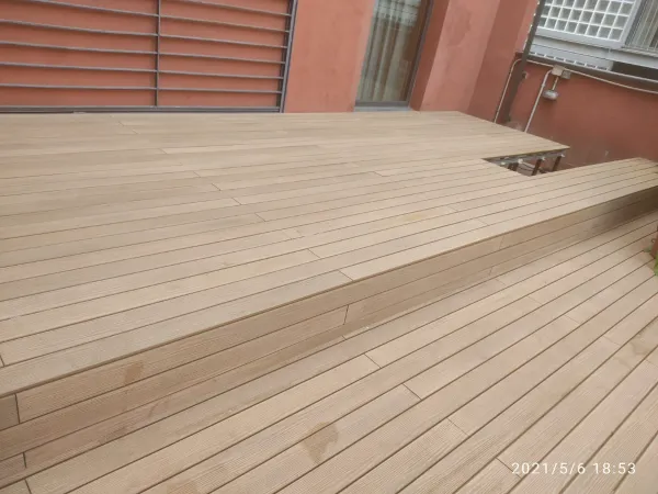 instalación de tarima exterior en instalacion tarima exterior - detalle de acabado mostrando materiales de calidad