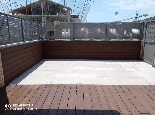 instalación de tarima exterior en instalacion tarima exterior - trabajo profesional mostrando proceso de trabajo