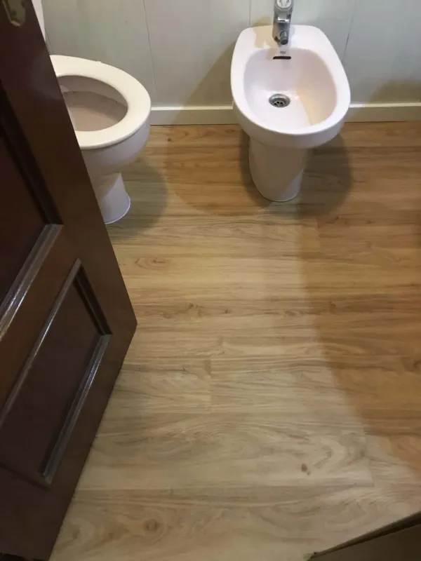 instalación de suelo laminado en instalacion suelo laminado - vista del proyecto mostrando materiales de calidad