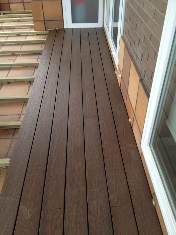 instalación de tarima exterior en instalacion tarima exterior - proceso de instalación mostrando acabado perfecto