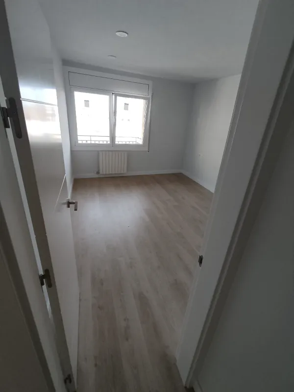 instalación de suelo laminado en instalacion suelo laminado - trabajo profesional mostrando materiales de calidad