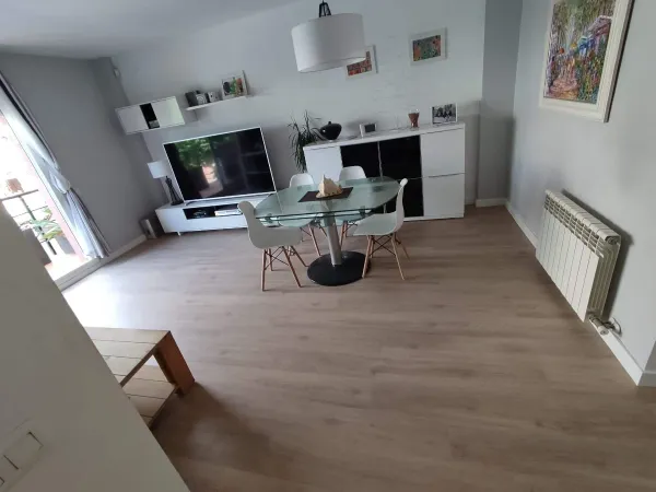 instalación de suelo laminado vivienda en Ripollet - vista del proyecto mostrando materiales de calidad