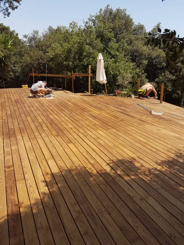 instalación de tarima exterior en instalacion tarima exterior - trabajo profesional mostrando proceso de trabajo