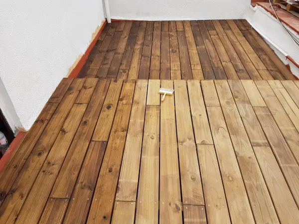 instalación de tarima exterior en instalacion tarima exterior - vista del proyecto mostrando técnica profesional