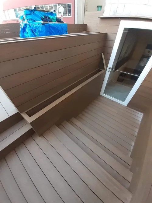 Instalación de tarima exterior en showroom y obra — 3